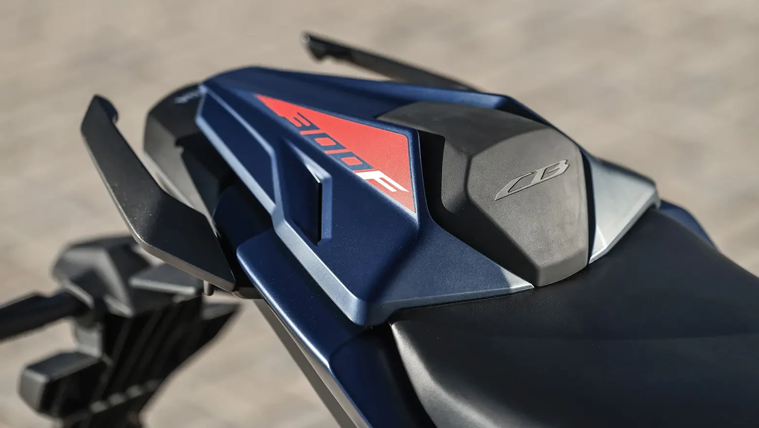 CB 300F Twister S - foto 6