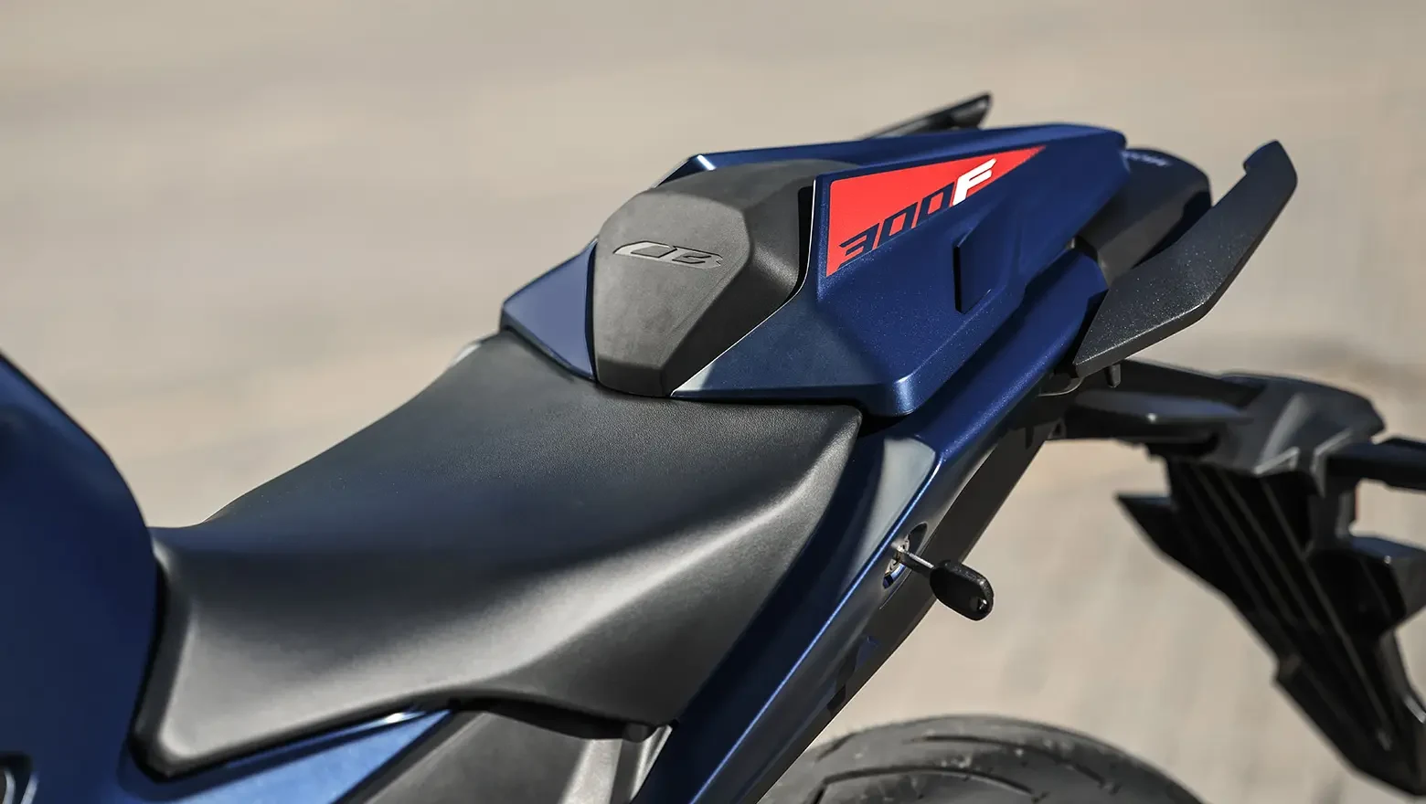 CB 300F Twister S - foto 10